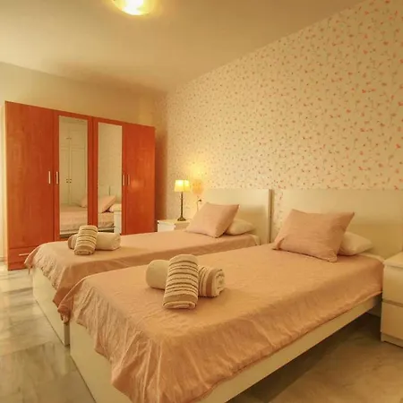1149 Unique Beachfront Penthouse Center 400m2 Μαρμπέλλα