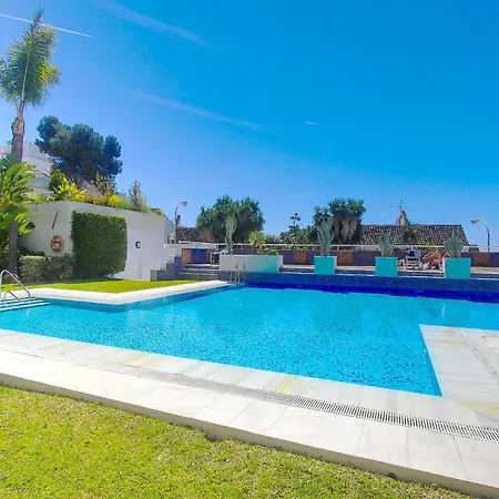 1149 Unique Beachfront Penthouse Center 400m2 *