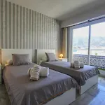 1149 Unique Beachfront Penthouse Center 400m2 Daire *