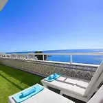 1149 Unique Beachfront Penthouse Center 400m2 Daire