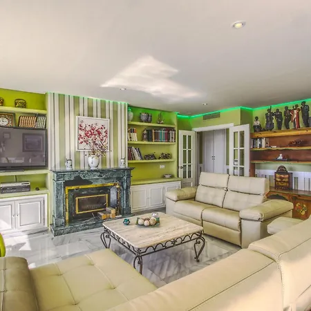 1149 Unique Beachfront Penthouse Center 400m2 마르베야